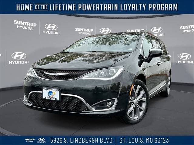 2018 Chrysler Pacifica Minivan Limited FWD photo