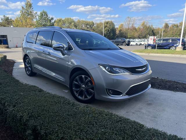 2018 Chrysler Pacifica Minivan Limited FWD photo