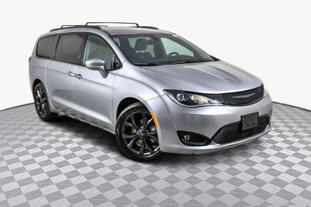2018 Chrysler Pacifica Minivan Touring Plus FWD photo
