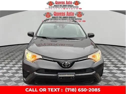 2018 Toyota RAV4 LE AWD photo