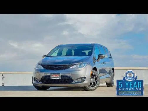 2018 Chrysler Pacifica Minivan Touring Plus FWD photo