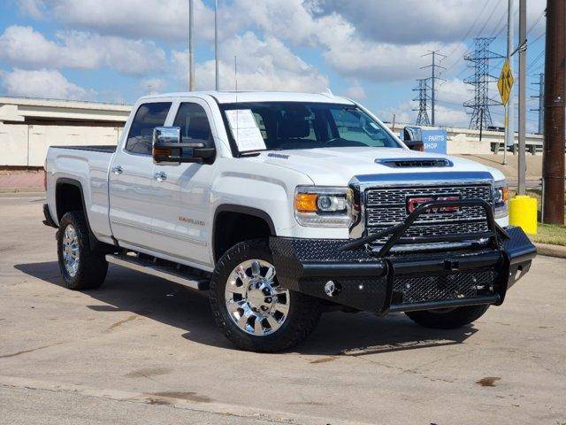 2018 GMC Sierra 2500HD Denali 4WD photo