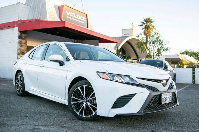2018 Toyota Camry SE FWD photo
