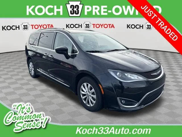 2018 Chrysler Pacifica Minivan Touring L FWD photo