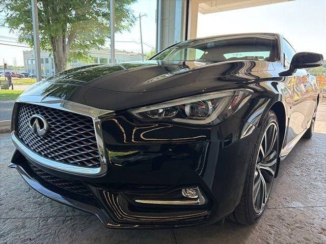 2018 Infiniti Q60 3.0t LUXE AWD photo