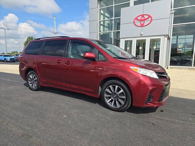 2018 Toyota Sienna LE AWD photo