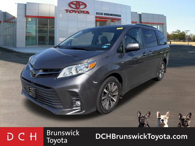 2018 Toyota Sienna XLE AWD photo