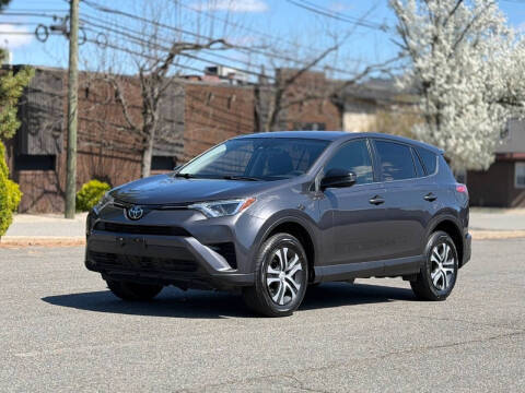 2018 Toyota RAV4 LE AWD photo