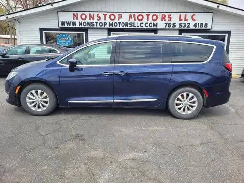 2018 Chrysler Pacifica Minivan Touring L FWD photo