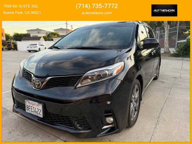 2018 Toyota Sienna SE FWD photo