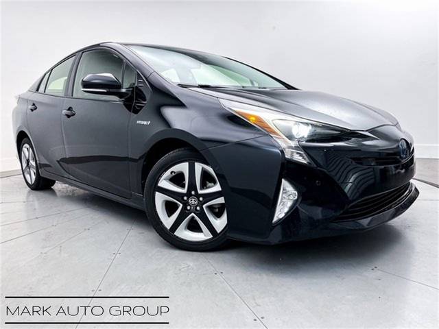 2018 Toyota Prius Three Touring FWD photo