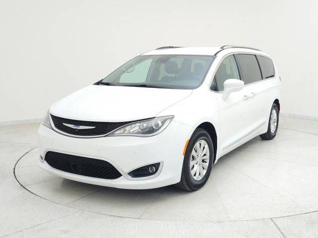 2018 Chrysler Pacifica Minivan Touring L Plus FWD photo