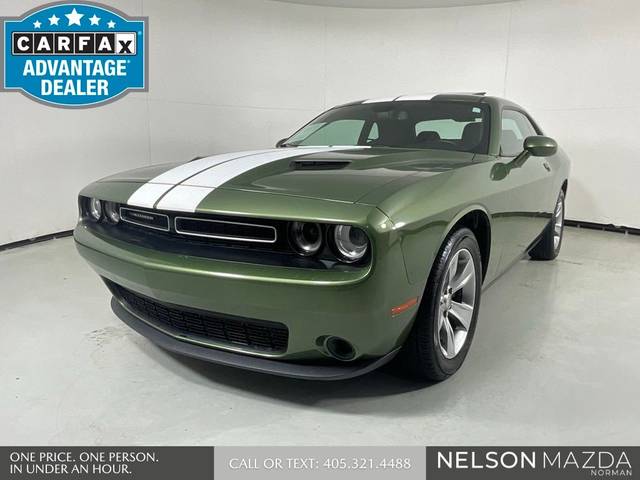 2018 Dodge Challenger SXT RWD photo