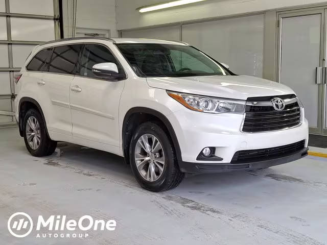 2015 Toyota Highlander XLE AWD photo