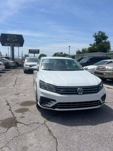 2017 Volkswagen Passat R-Line w/Comfort Pkg FWD photo