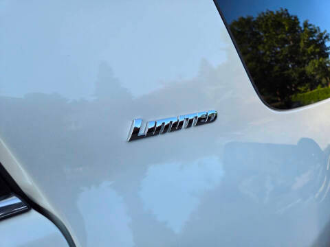 2018 Toyota 4Runner Limited 4WD photo