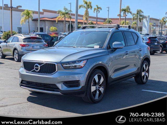 2019 Volvo XC40 Momentum AWD photo