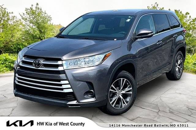 2018 Toyota Highlander LE FWD photo