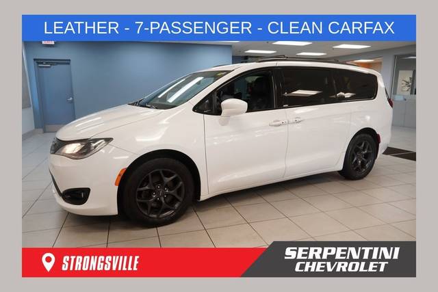 2018 Chrysler Pacifica Minivan Touring L Plus FWD photo