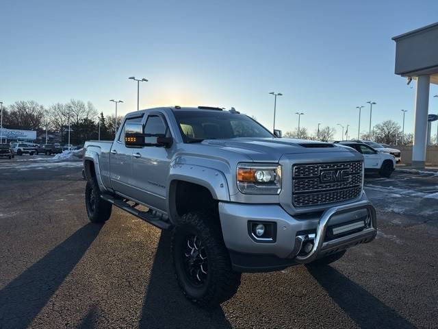 2018 GMC Sierra 2500HD Denali 4WD photo