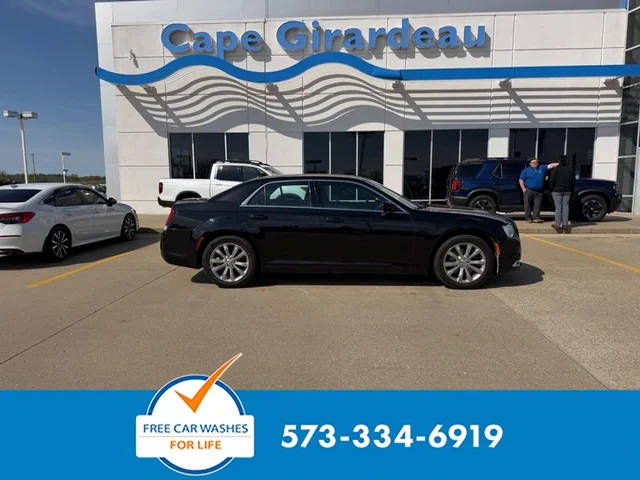 2018 Chrysler 300 Touring AWD photo