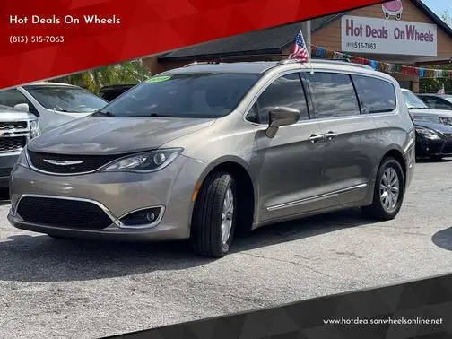 2018 Chrysler Pacifica Minivan Touring L FWD photo