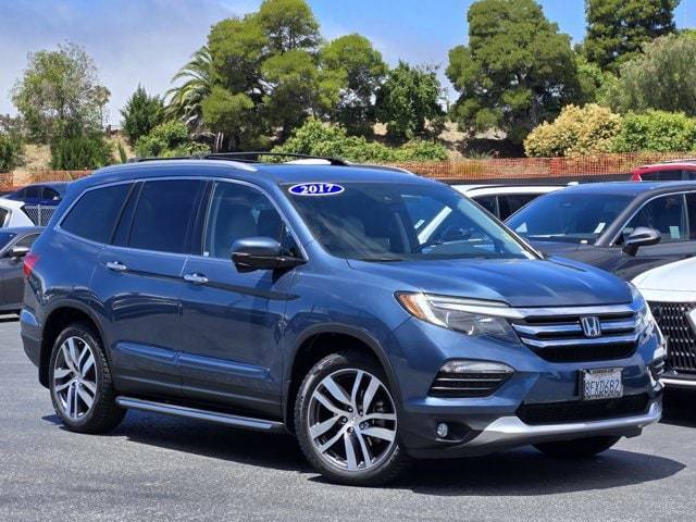 2017 Honda Pilot Touring AWD photo