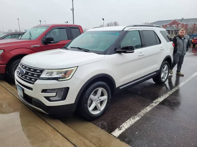 2017 Ford Explorer XLT 4WD photo