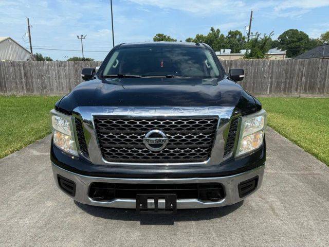 2017 Nissan Titan SV 4WD photo