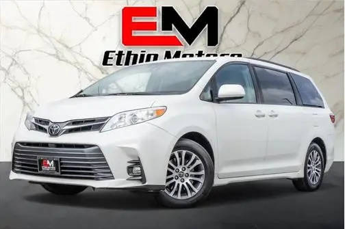 2018 Toyota Sienna XLE Premium FWD photo