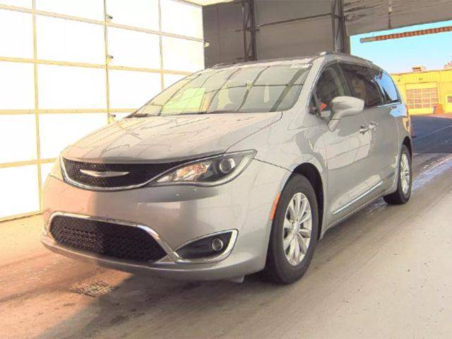 2018 Chrysler Pacifica Minivan Touring L FWD photo