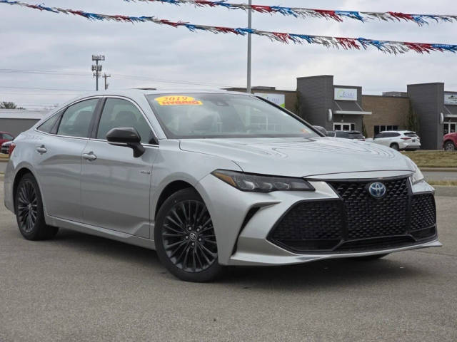 2019 Toyota Avalon Hybrid XSE FWD photo