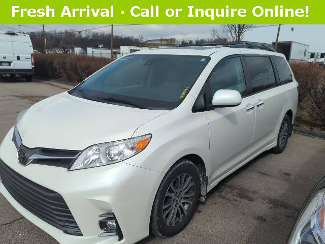 2018 Toyota Sienna XLE FWD photo