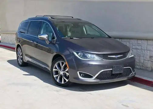 2018 Chrysler Pacifica Minivan Limited FWD photo