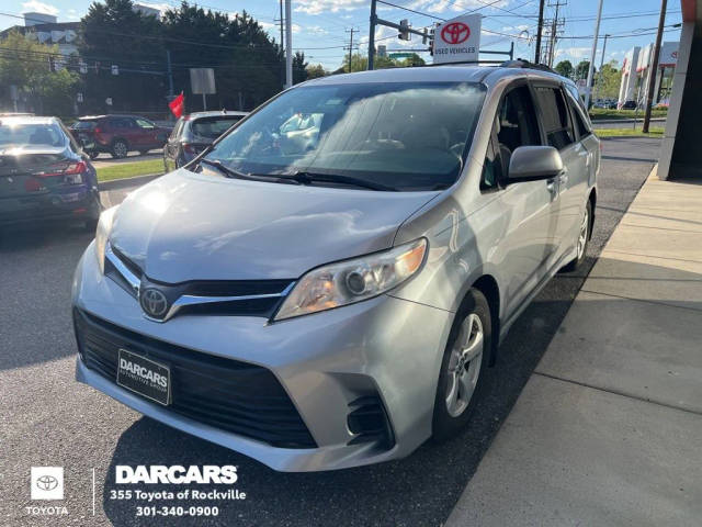 2018 Toyota Sienna LE FWD photo