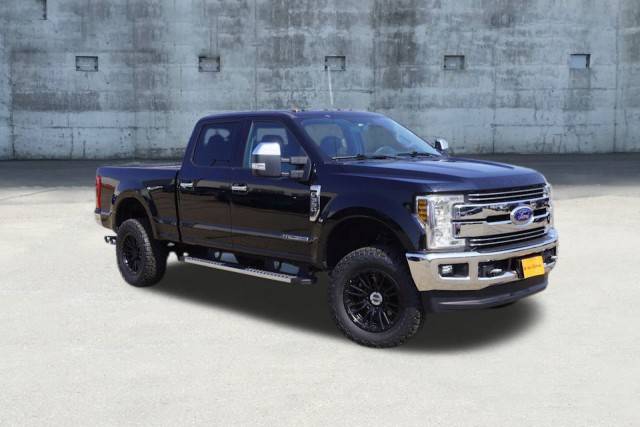 2018 Ford F-350 Super Duty LARIAT 4WD photo