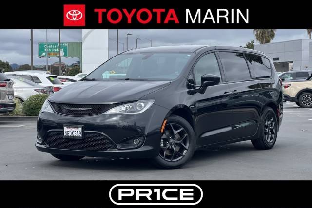 2018 Chrysler Pacifica Minivan Touring Plus FWD photo