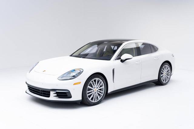 2018 Porsche Panamera  RWD photo