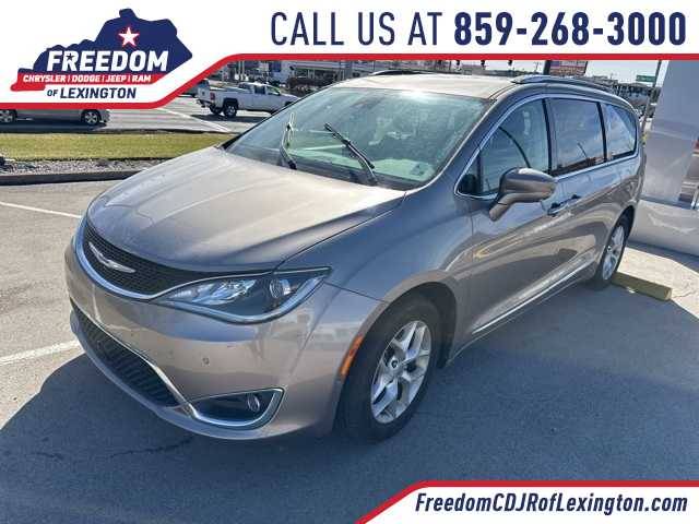 2018 Chrysler Pacifica Minivan Touring L Plus FWD photo