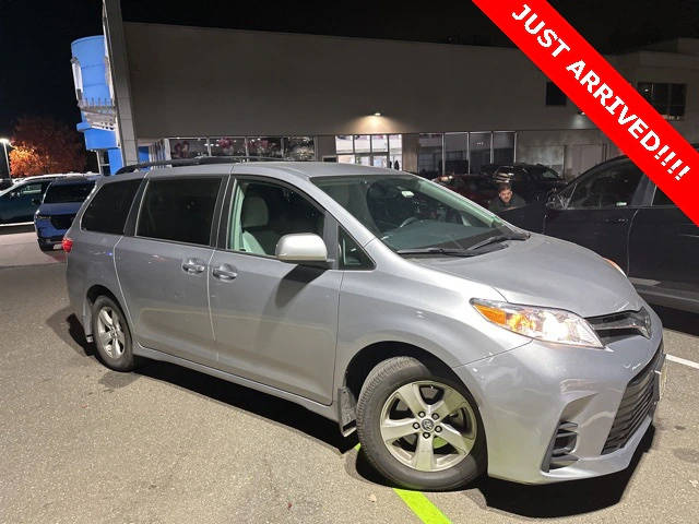 2018 Toyota Sienna LE FWD photo