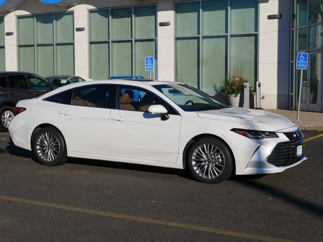 2019 Toyota Avalon Limited FWD photo