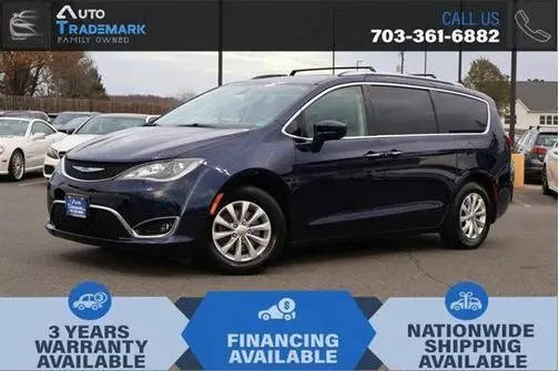 2018 Chrysler Pacifica Minivan Touring L FWD photo