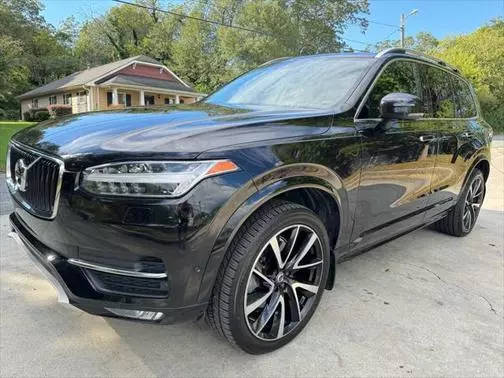 2019 Volvo XC90 Momentum AWD photo