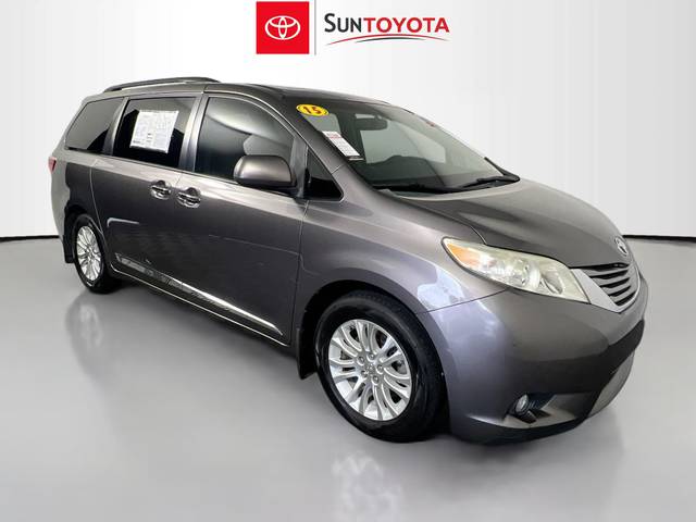 2015 Toyota Sienna XLE FWD photo