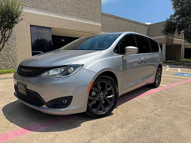 2018 Chrysler Pacifica Minivan Touring Plus FWD photo