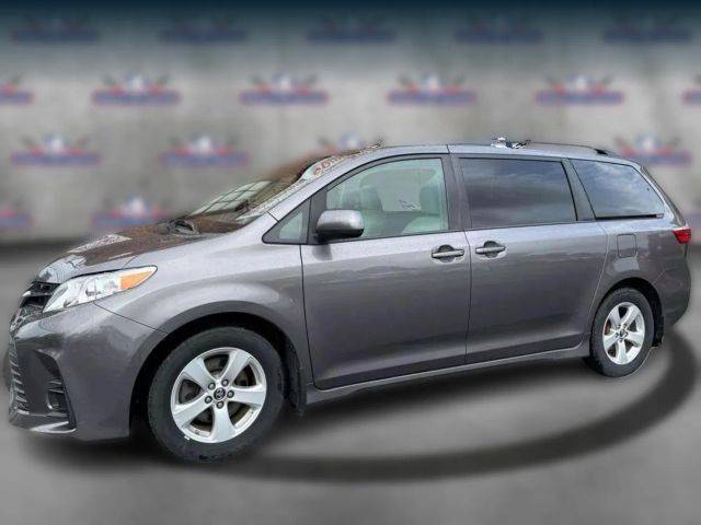 2018 Toyota Sienna LE FWD photo