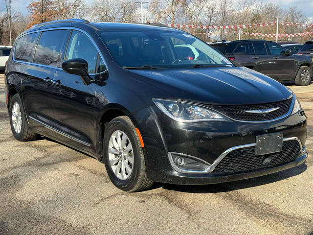 2018 Chrysler Pacifica Minivan Touring L Plus FWD photo