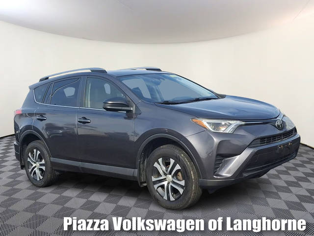 2018 Toyota RAV4 LE AWD photo