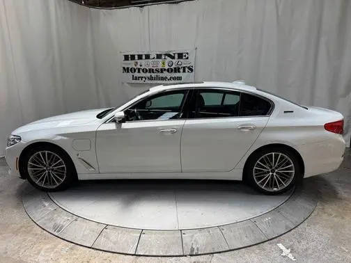2018 BMW 5 Series 530e iPerformance RWD photo