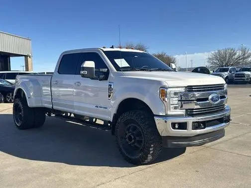 2019 Ford F-350 Super Duty LARIAT 4WD photo